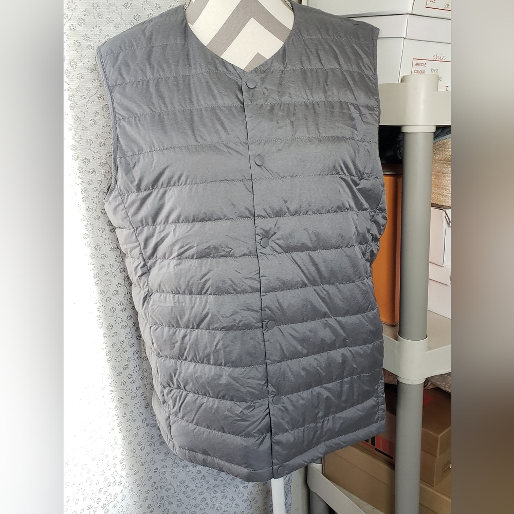 Uniqlo Men's Charcoal Lightweight Quilted Vest L
